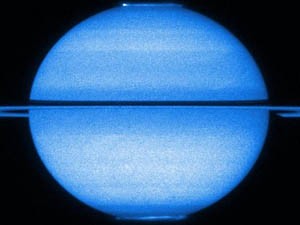 Señales de radio en Saturno desconciertan a los astrónomos