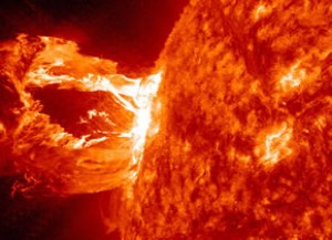 Advierten sobre posible tsunami solar en 2013