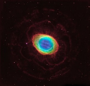 Hubble revela la auténtica forma de la nebulosa del Anillo