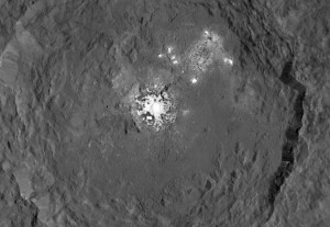 La NASA publica la foto más detallada de los enigmáticos puntos brillantes de Ceres 