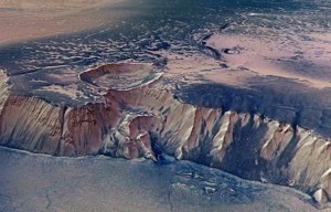 Encuentran Evidencias de Agua Líquida en Marte
