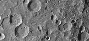 Descubren 222 cráteres nuevos en la Luna