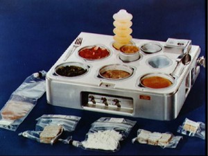 Astronautas piensan en futuro menú y nueva mesa para seis personas a bordo de la EEI 