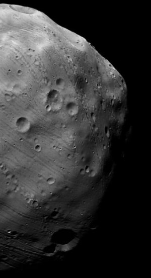 Doce sobrevuelos de 'Mars Express' a la misteriosa Fobos