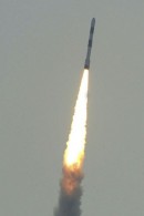 Un cohete indio pone en órbita cinco satélites